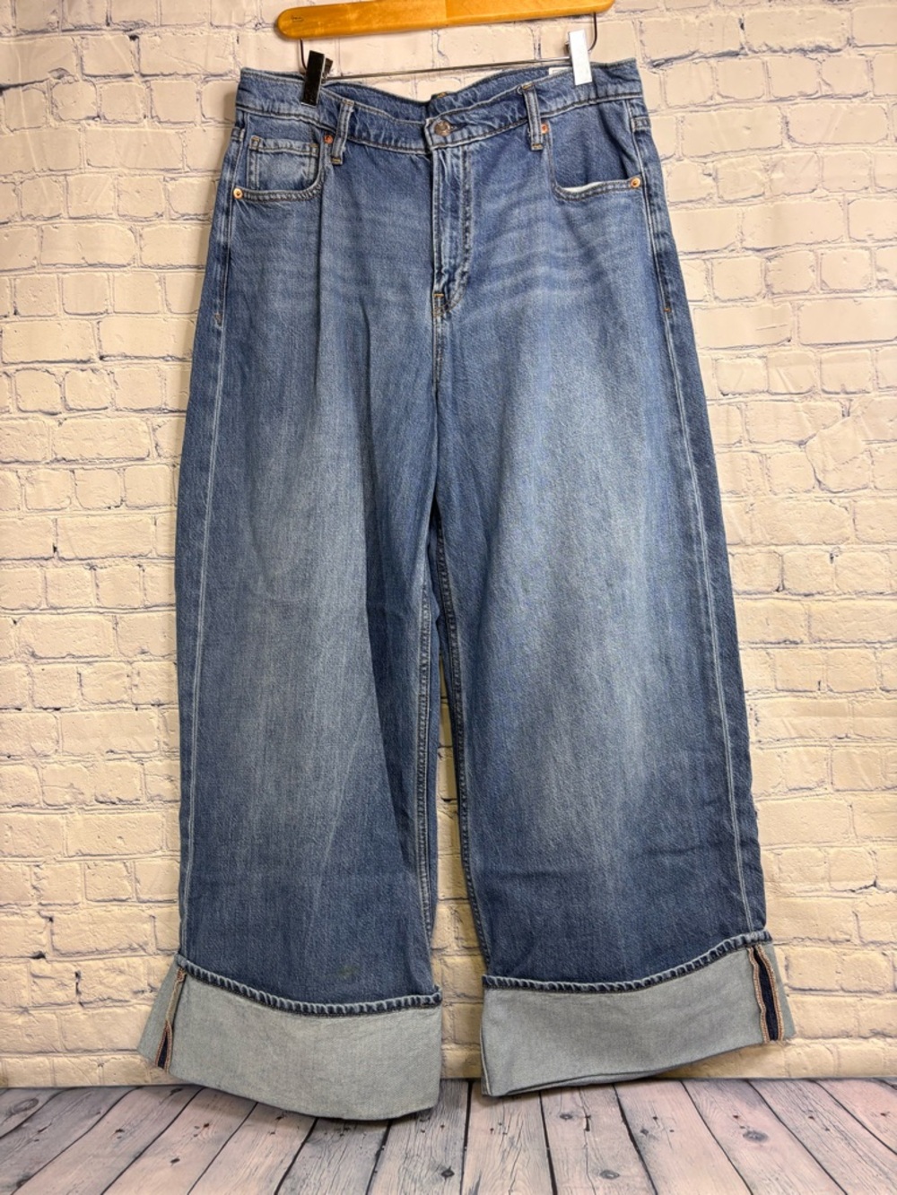 GAP Mid Rise Med Wash UltraSoft Denim Retro Skater Indie Cuffed Baggy Jeans 12